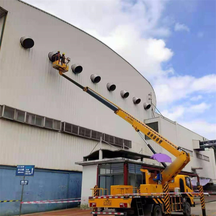 感城镇高空作业车出租服务：专业广告牌安装解决方案