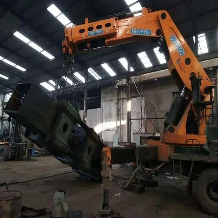 感城镇200吨折臂吊出租